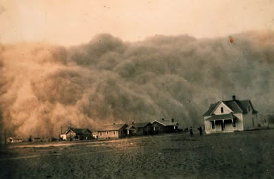 Dust storm approaching Stratford, Texas in 1935